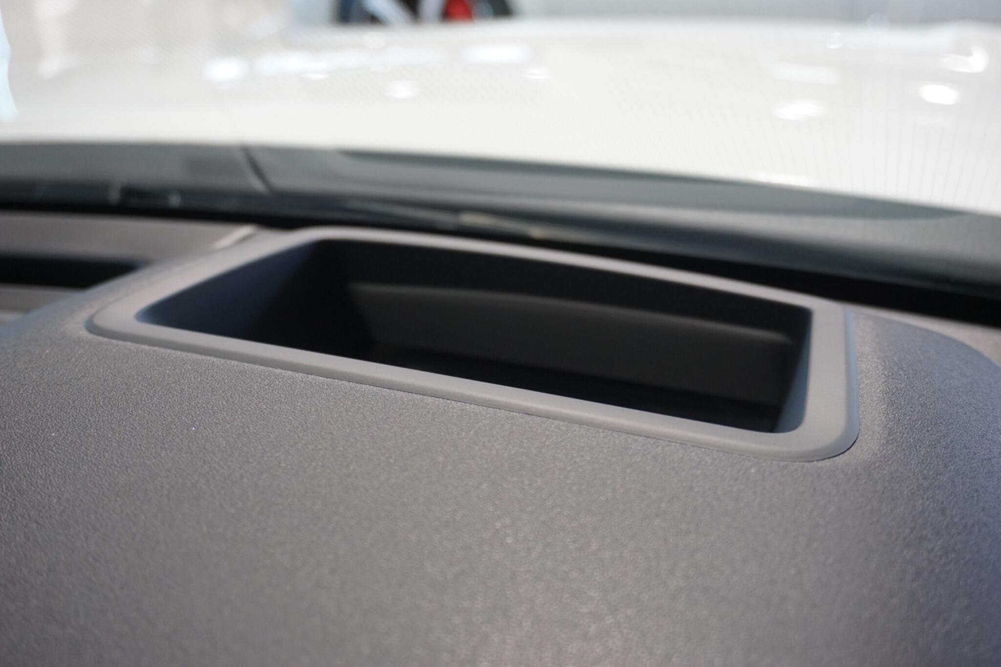 Land Rover Range Rover Velar 3.0 D300 MHEV R-Dynamic SE SUV 5dr Diesel Auto 4WD Euro 6 (s/s) (300 ps)